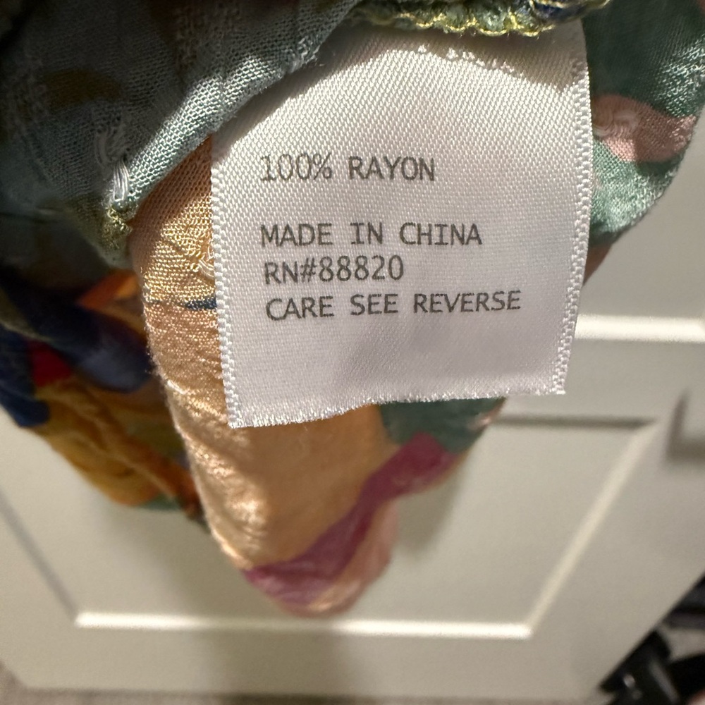 Christian Siriano New York Tropical Print Blouse Small 100% Rayon Flutter Sleeve - Picture 4 of 4